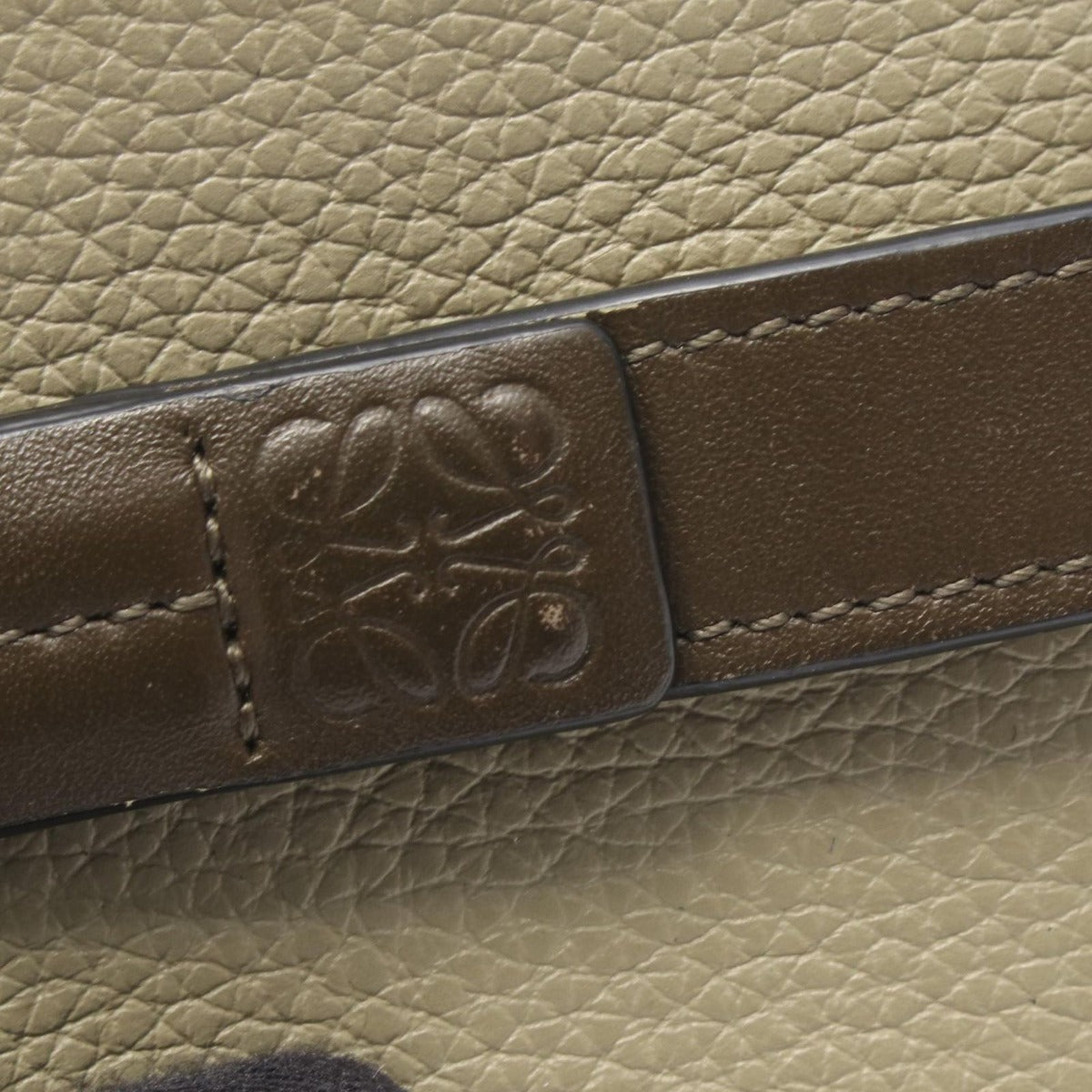 Loewe Bifold Wallet Compact Zip Khaki Beige Leather Anagram Green. Khaki. Gray — view 9