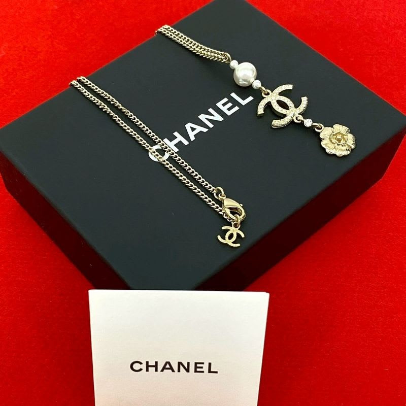 Chanel Coco Mark Flower Motif GP Faux Pearl Necklace Pendant 20AC — view 2