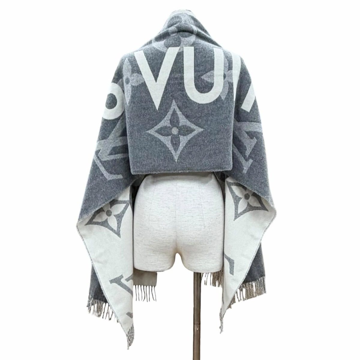 Louis Vuitton Echarpe Monogram Capital Cashmere Wool Scarf with Fringe Gray Off — view 5