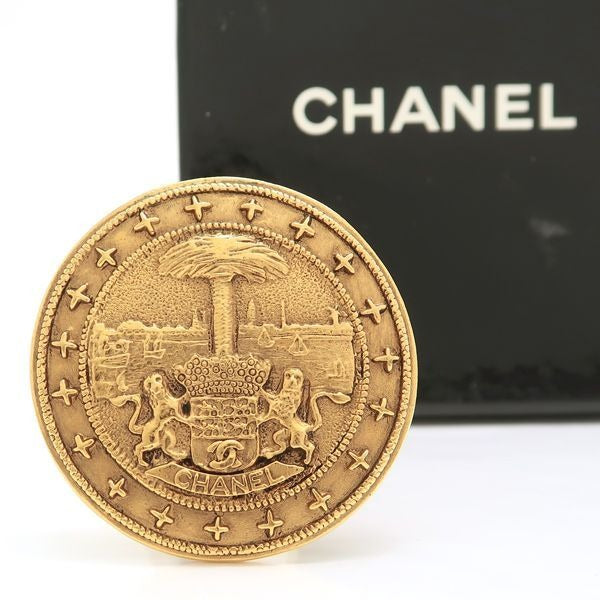 Chanel Brooch 1169 Vintage GP Round Lion — view 2