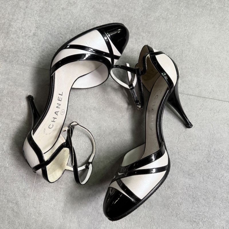 Chanel Pearl Coco Mark Ribbon Design Pumps Leather Patent Black White — view 5