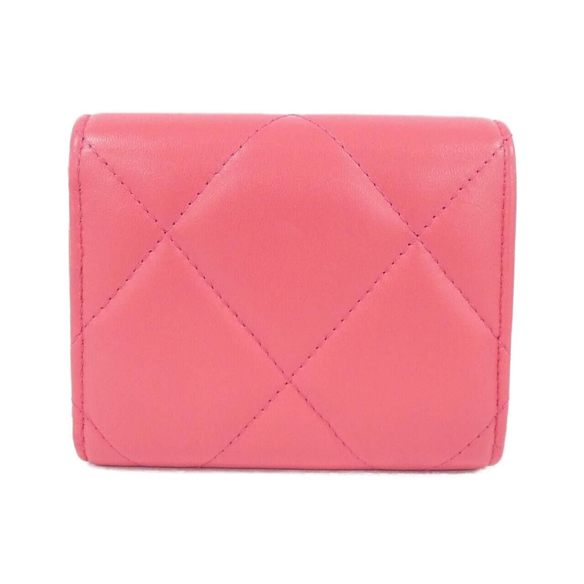 Chanel 19 Pink Mat — view 2