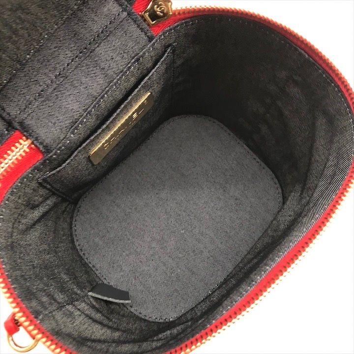 Chanel CC Logo Quilted 2-Way Vanity Hand Chain Shoulder Bag Crossbody Red — view 8