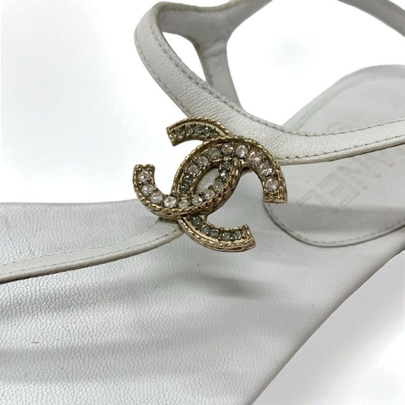 Chanel Sandals Shoes Leather White Gold Coco Mark Rhinestone Strap Thong — view 9