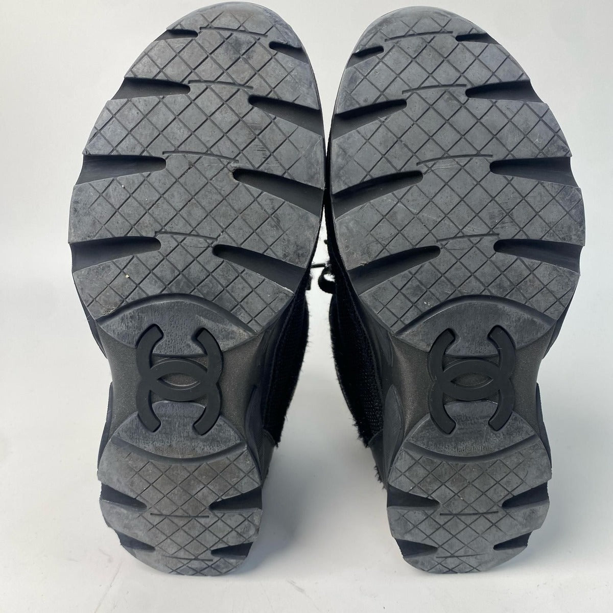 Chanel High Cut Sneakers Omnibus 35 — view 8