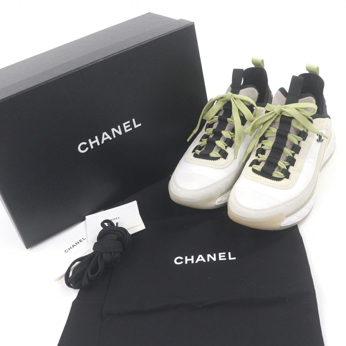 Chanel Partly Suede Leather 20K CC Logo Low Cut Sneakers Beige 39 — view 2
