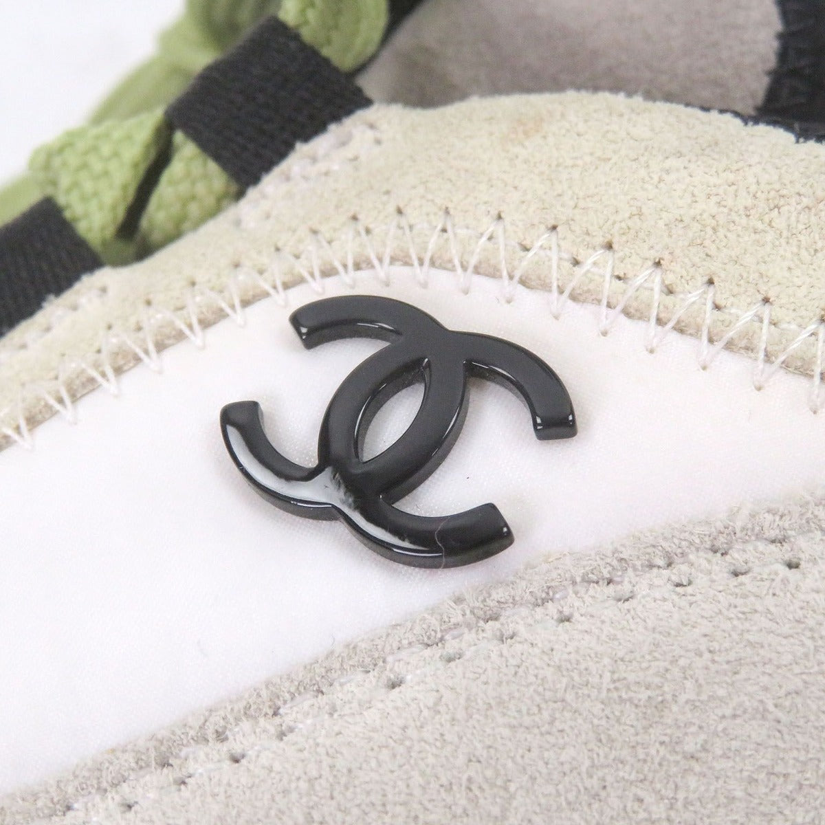 Chanel Partly Suede Leather 20K CC Logo Low Cut Sneakers Beige 39 — view 7