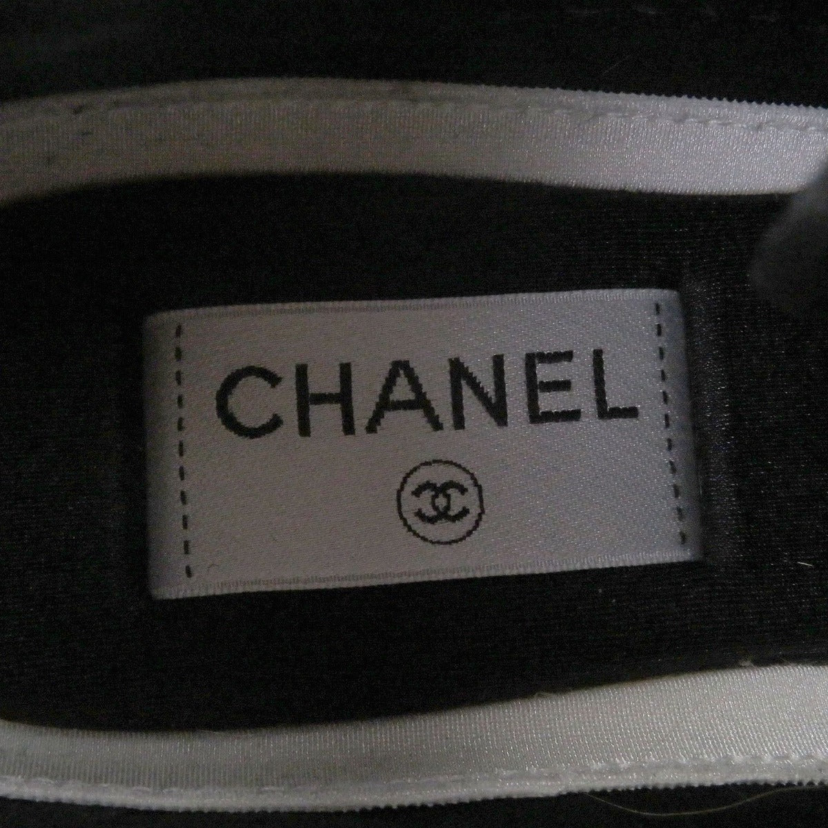 Chanel Partly Suede Leather 20K CC Logo Low Cut Sneakers Beige 39 — view 8