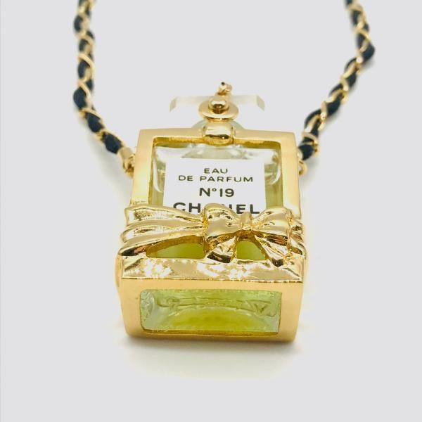 Chanel Perfume Necklace Ribbon Gold — view 5