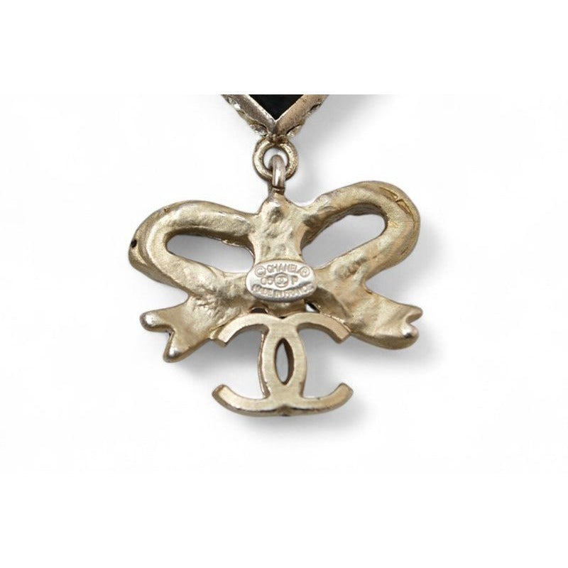 Chanel Coco CC Heart Ribbon Rhinestone Black Silver 05 — view 4