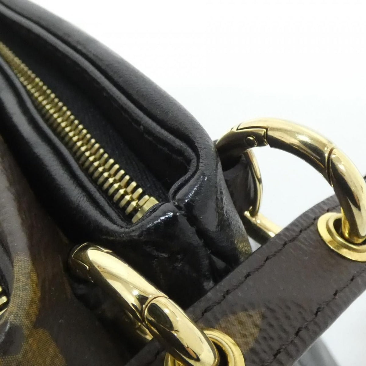 Louis Vuitton Monogram Pochette Lv3 Shoulder Bag — view 4