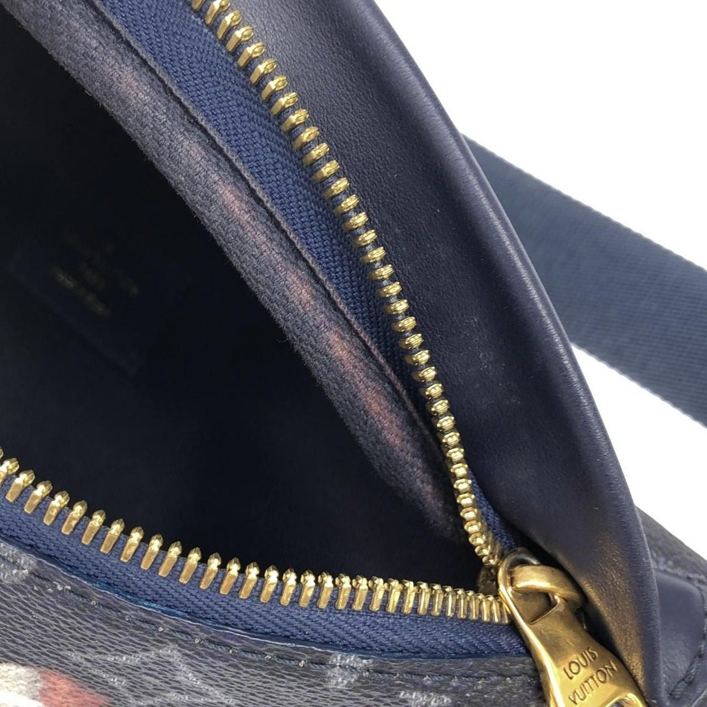 Louis Vuitton Monogram Bree Chi Discovery Bum Bag PM — view 9
