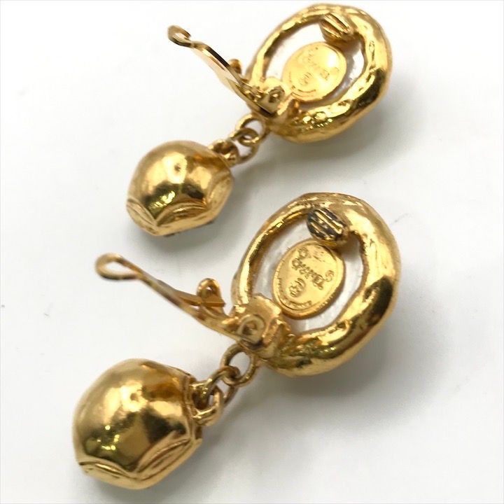 Chanel Visual Earrings Gold — view 3
