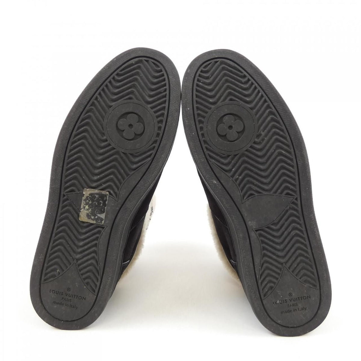 Louis Vuitton Snow Drop Flat Ankle Line Boots — view 4