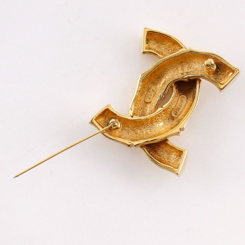 Chanel Bamboo Coco Mark Vintage Gold Plated 107 35.0 g Brooch — view 4