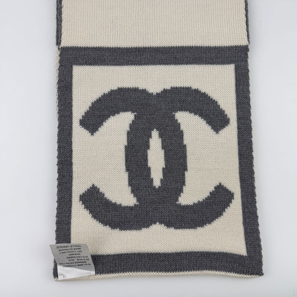 Chanel CC Logo Scarf Wool Silk Two — view 9