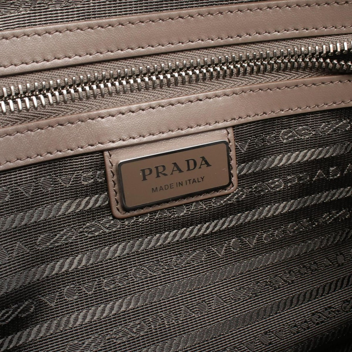 Prada Shoulder Bag Vitello Daino Gray Leather Trick — view 4
