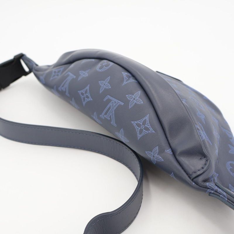 Louis Vuitton Bag Monogram Shadow Discovery Bum PM — view 5