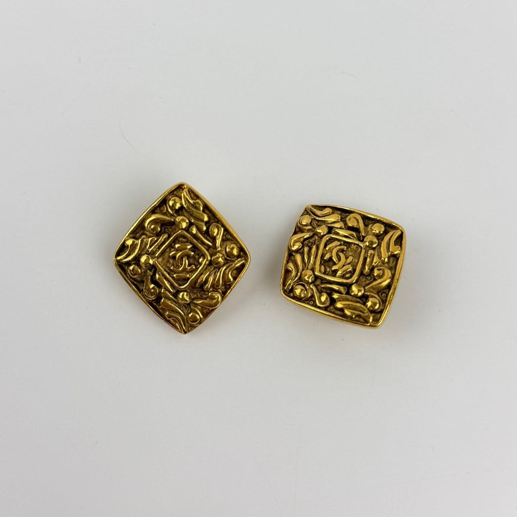 Chanel CC Logo Earrings Gold Vintage — view 2