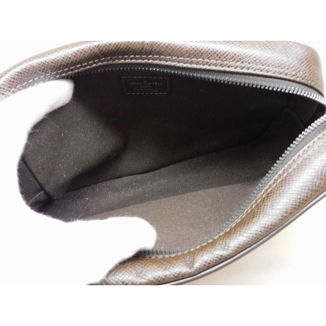 Louis Vuitton Taiga Calga Strap Clutch — view 3