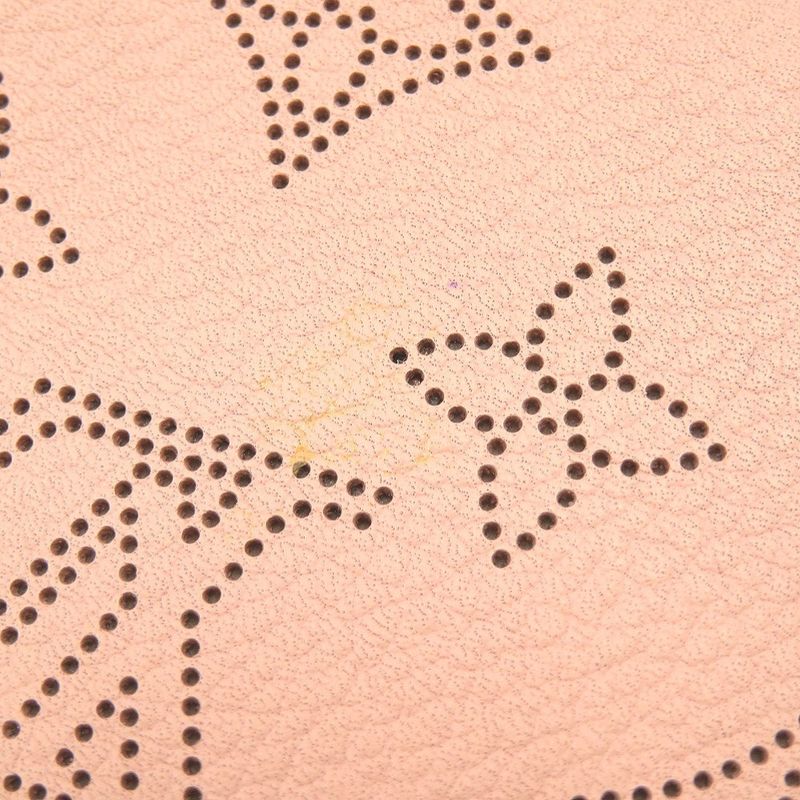 Louis Vuitton Monogram Mahina Portefeuille Cles A Magnolia Fold — view 8