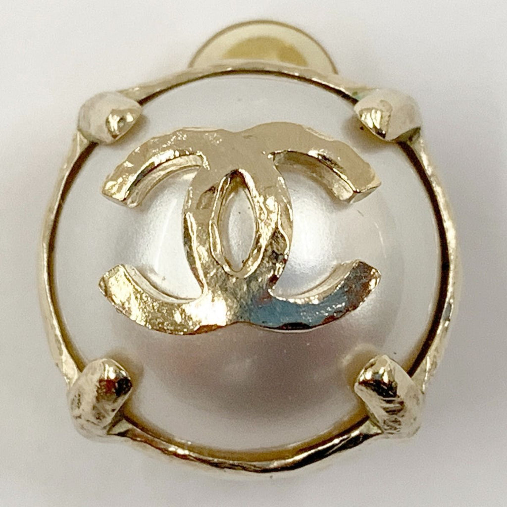 Chanel Coco Mark Pearl Earrings Accessories Gold White — view 4