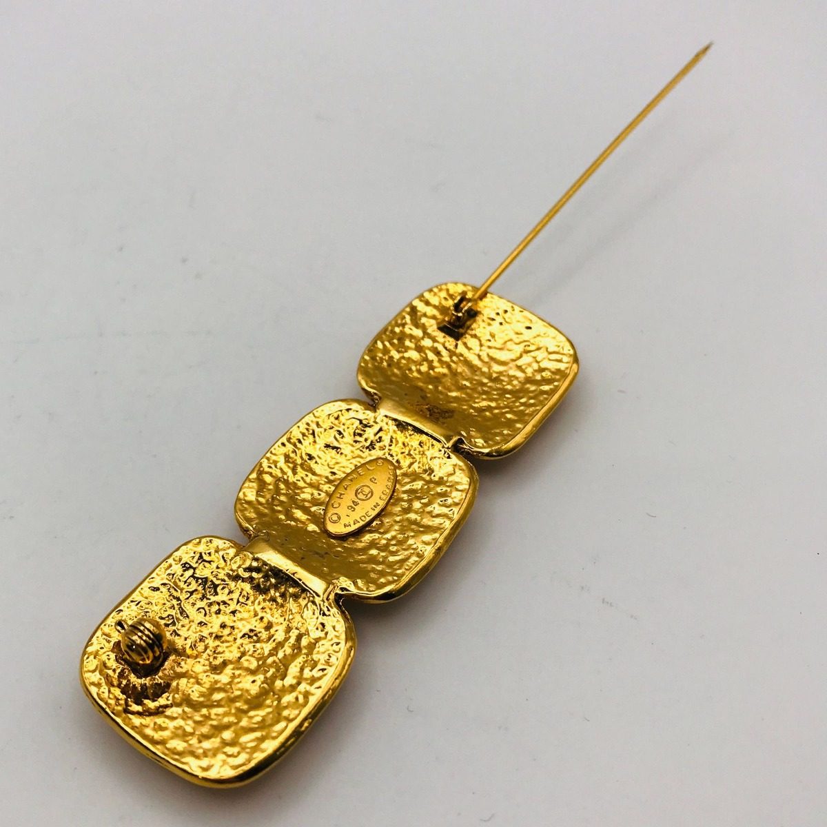 Chanel CC Logo Vintage Brooch Gold — view 4