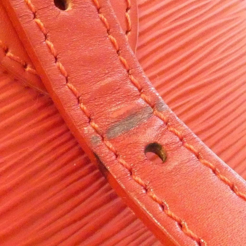 Louis Vuitton Epi Petit Bucket 23 cm Bag — view 9