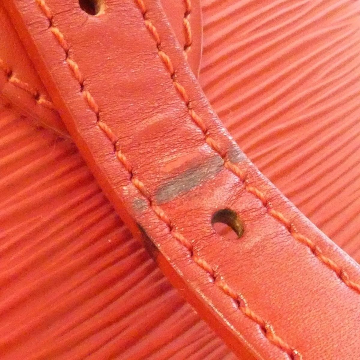 Louis Vuitton Epi Petit Bucket 23 cm Bag — view 9