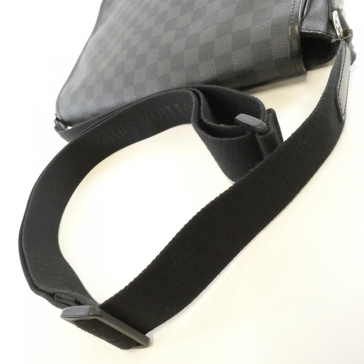 Louis Vuitton Damier Graphite Daniel MM Shoulder Bag — view 7