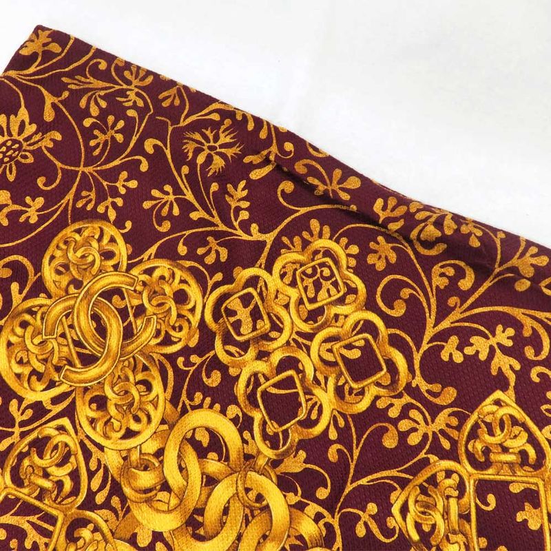 Chanel Large Shawl Chain Pattern Coco Mark Wool Silk Gold Bold 135 cm — view 5
