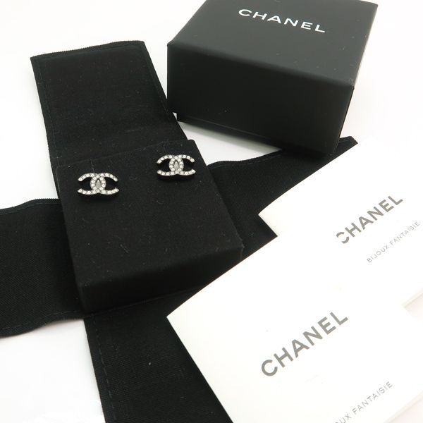 Chanel Coco Mark Earrings F19 V Rhinestone Metal Gunmetal Box — view 4