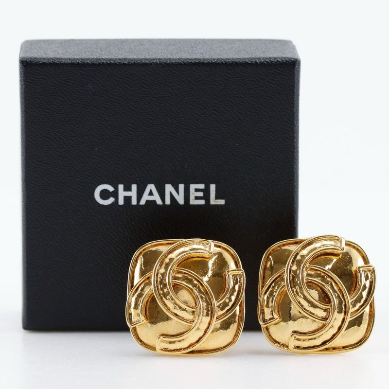 Chanel Coco Mark Vintage Gold Plated 94 P 24 g Earrings — view 8