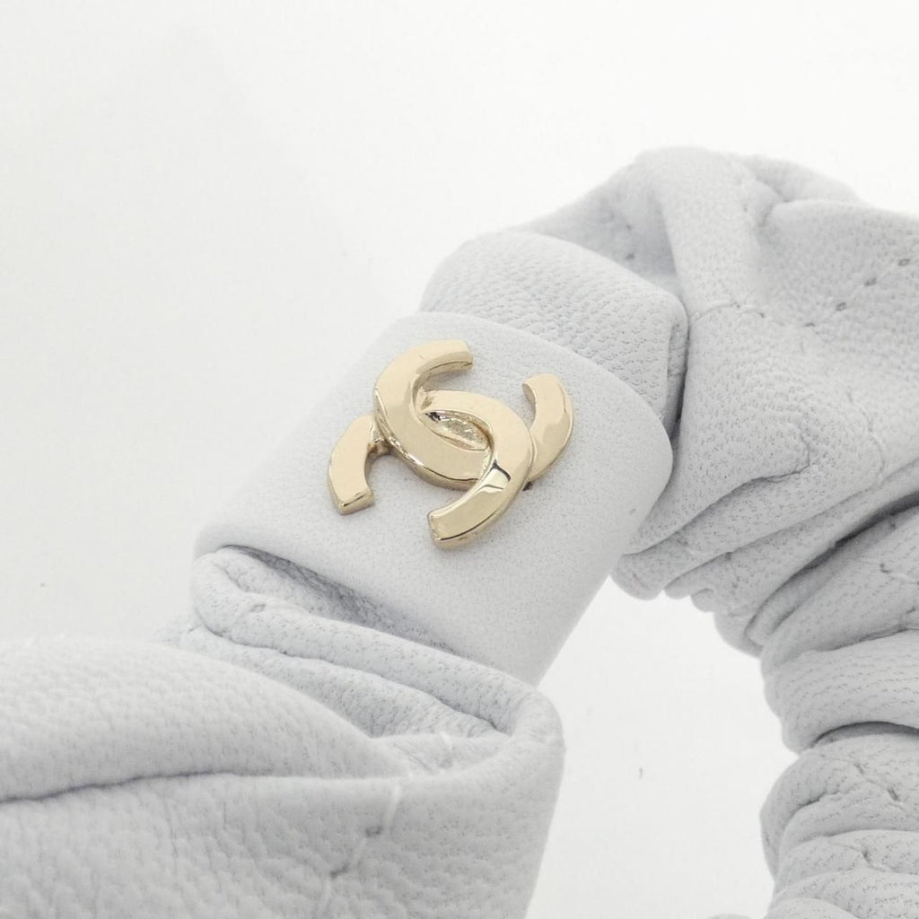 Chanel Shoulder Bag White — view 4