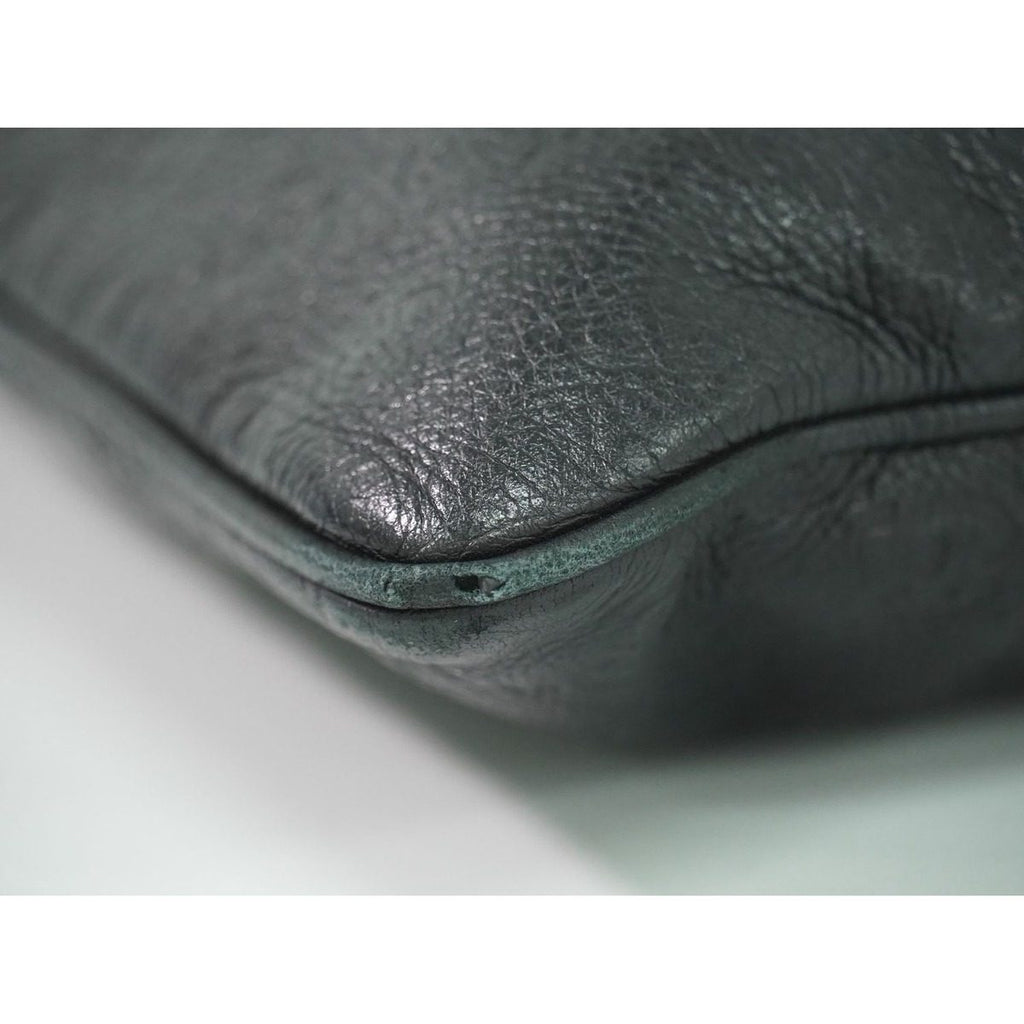 Gucci Guccissima Leather Shoulder Bag Pochette Black — view 7