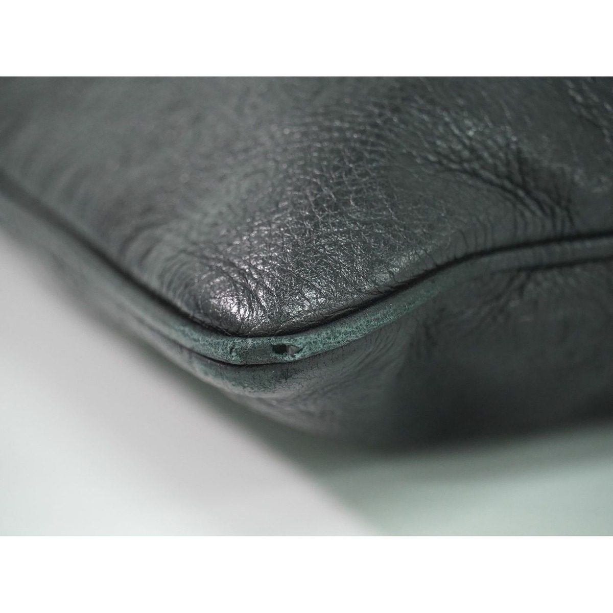 Gucci Guccissima Leather Shoulder Bag Pochette Black — view 7