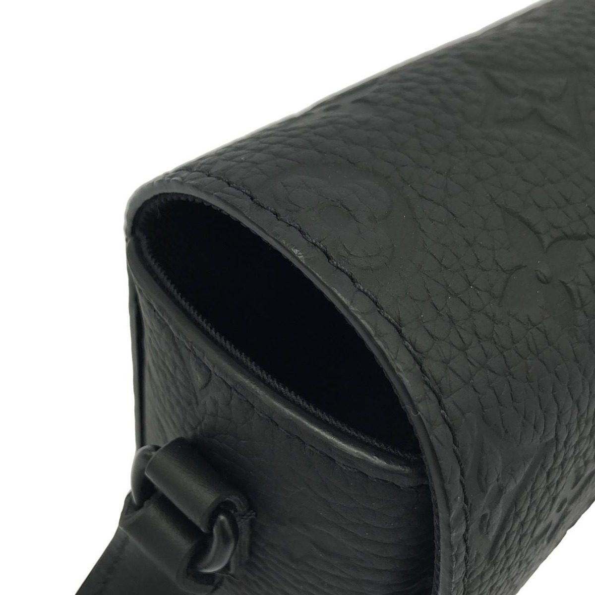 Louis Vuitton Taurillon Monogram Steamer Wearable Wallet — view 5