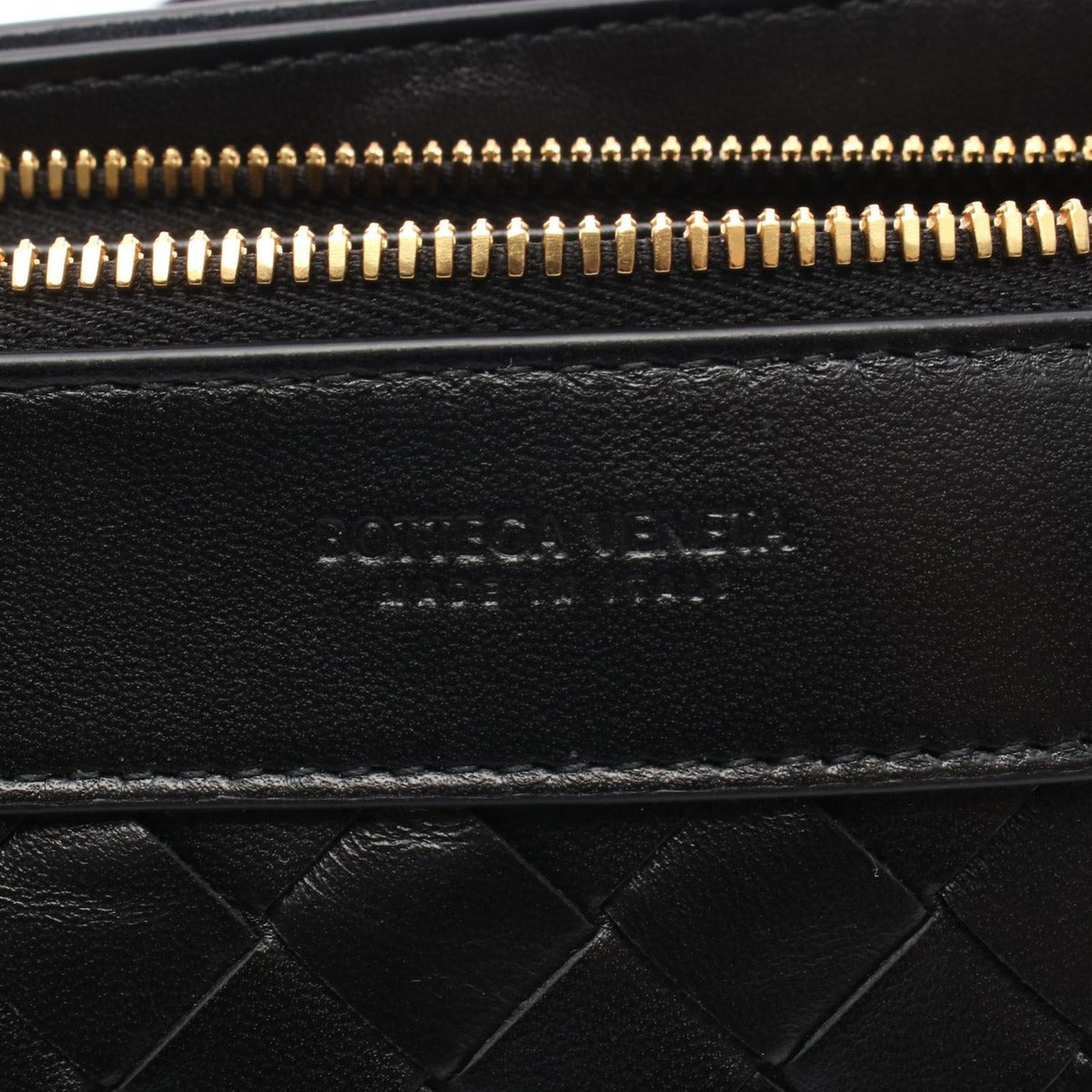 Bottega Veneta Shoulder Bag Andiamo Pouch Intrecciato Black Leather — view 4