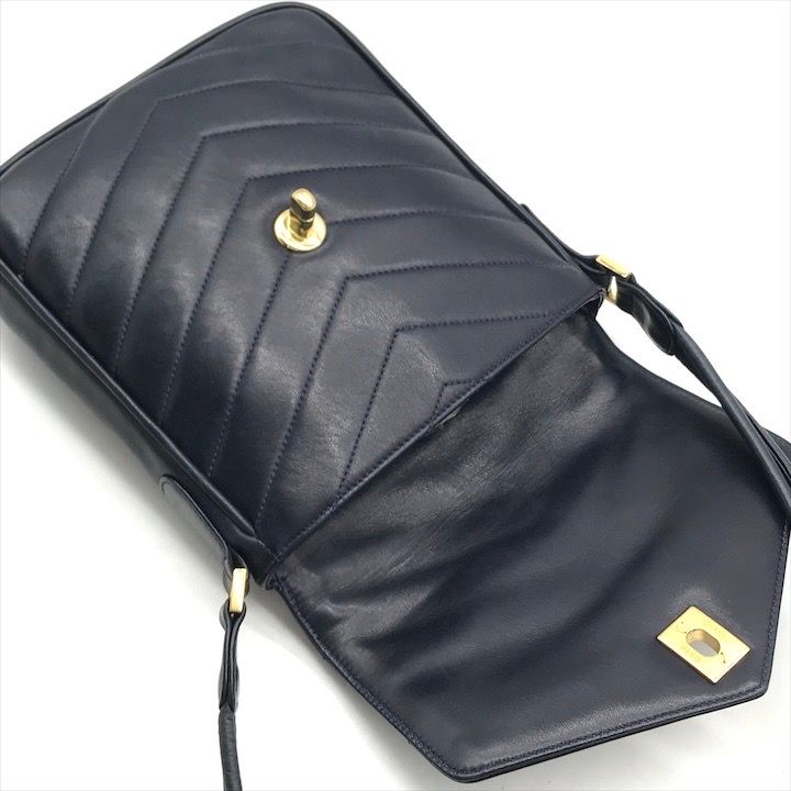 Chanel CC Logo Turnlock Chez Blanc Lambskin Shoulder Bag Navyware — view 7