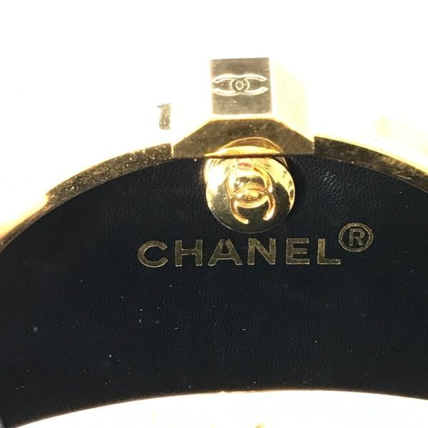 Chanel Pouch Chain Shoulder Bag Silver — view 6