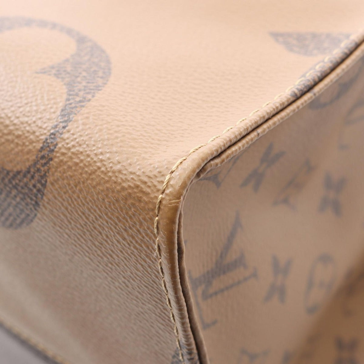 Louis Vuitton Tote On The Go GM Canvas Beige Brown — view 8