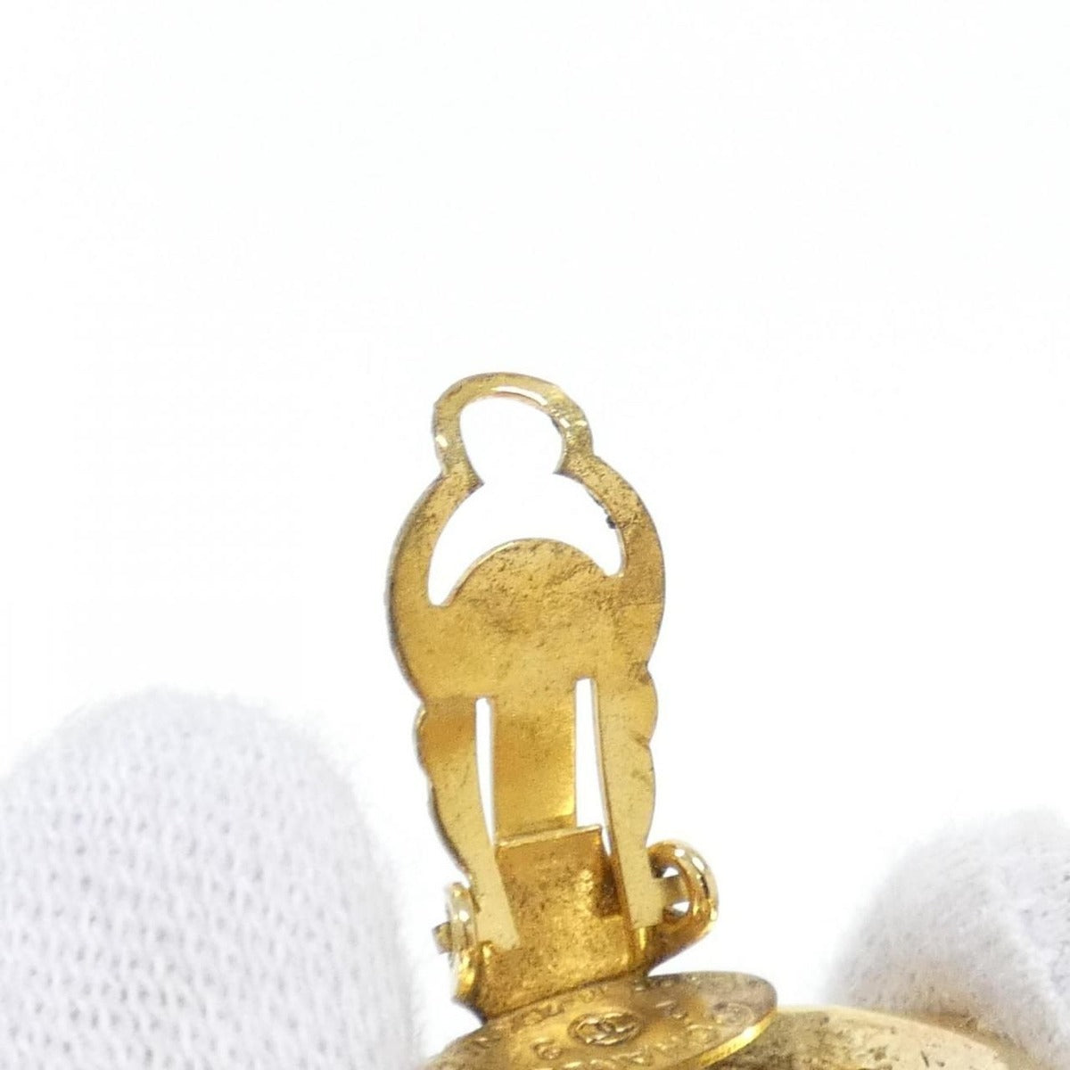 Chanel Vintage Earrings Gold — view 3
