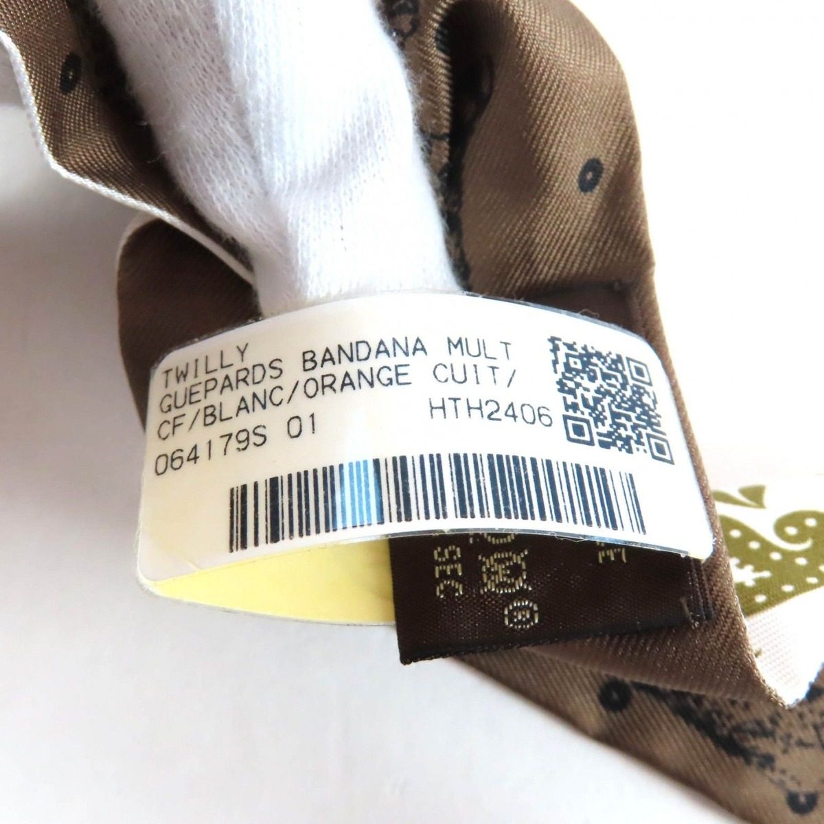 Hermes Guepards Bandana Cheetah Silk White Orange Cuy Green Scarf — view 9