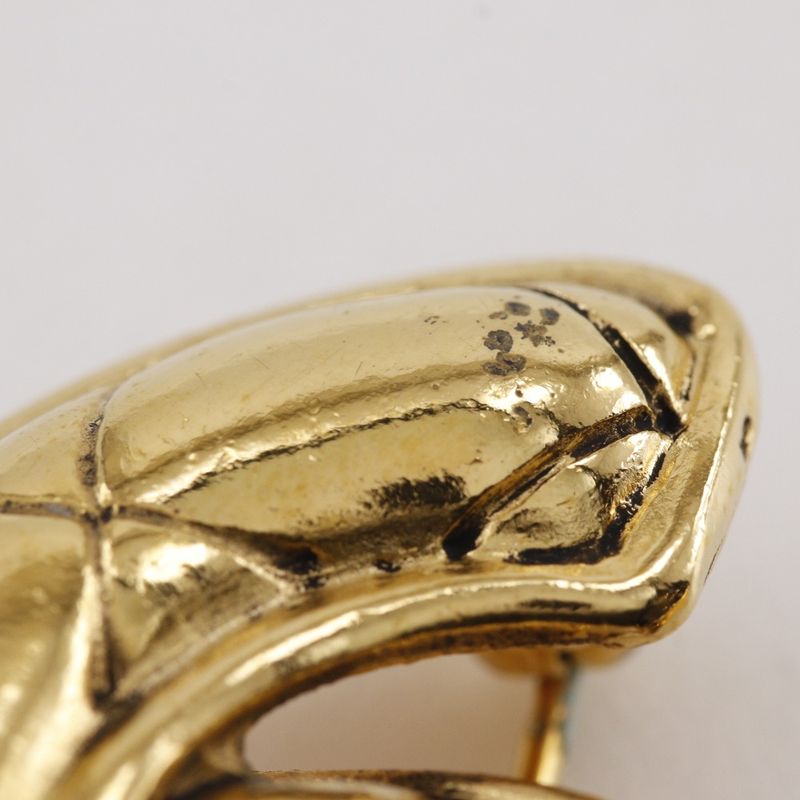 Chanel Coco Mark Quilted Vintage Gold Plated 17.7 g Brooch — view 7