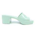 Gucci Size 34 Green Sandals