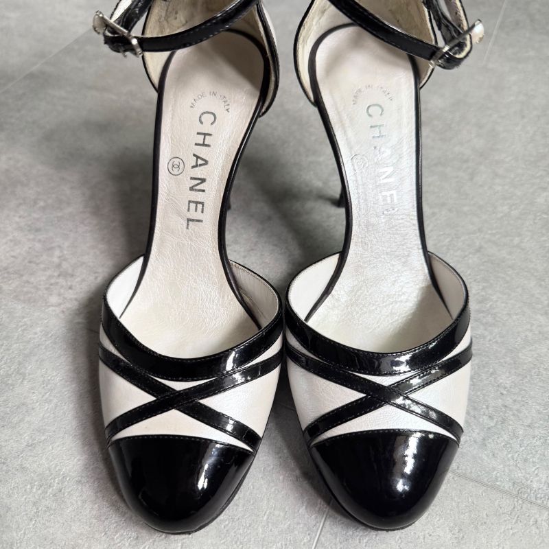 Chanel Pearl Coco Mark Ribbon Design Pumps Leather Patent Black White — view 6