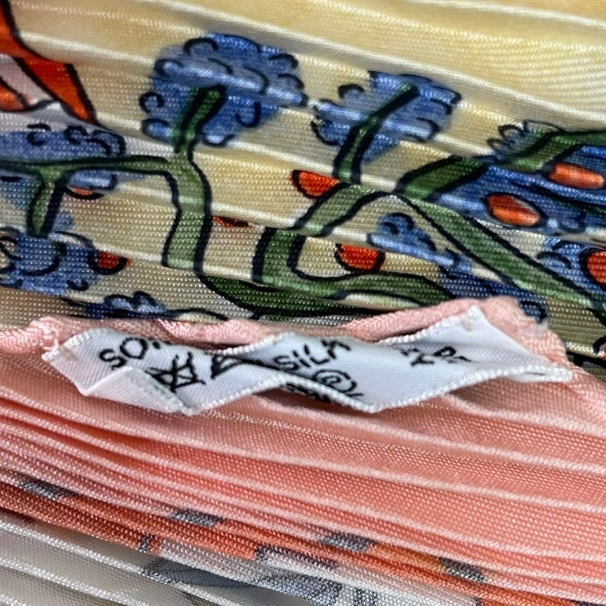 Hermes Pleats RE Tour a la Terre Return Silk Pink Scarf — view 6