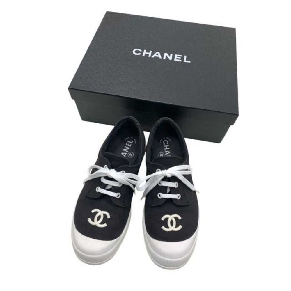Chanel CC Sneakers Black and White Coco Mark Bicolor Canvas Shoes 37 7