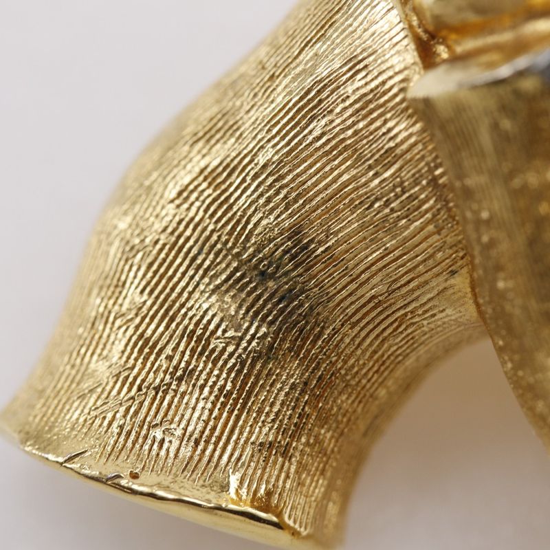 Chanel Bamboo Coco Mark Vintage Gold Plated 107 35.0 g Brooch — view 9