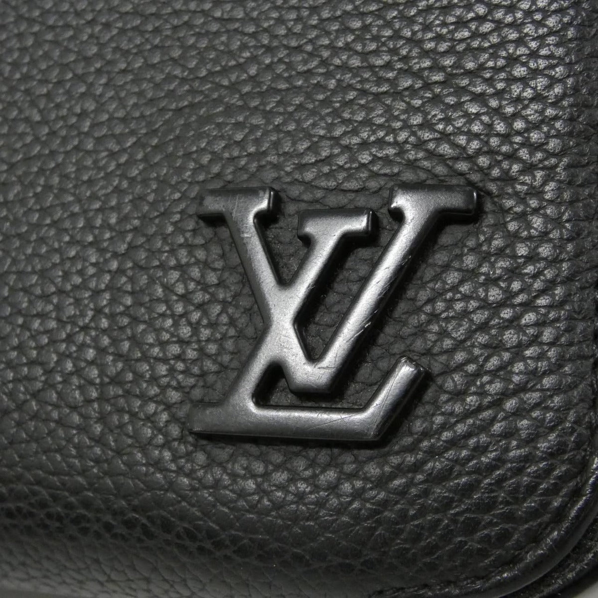 Louis Vuitton LV Aerogram Alpha Wearable Wallet Shoulder Bag — view 4